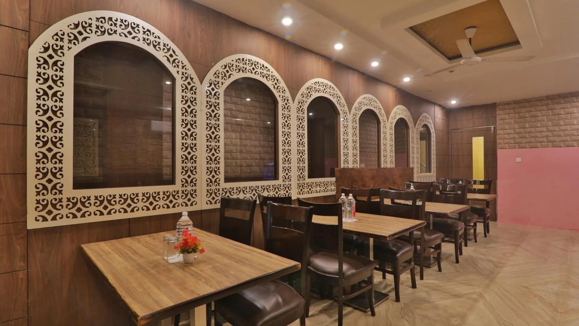 4Everstay By Janki Inn Most Luxury & Spacious Rooms Best Family Hotel In Varansi Варанаси 3*,  Индия