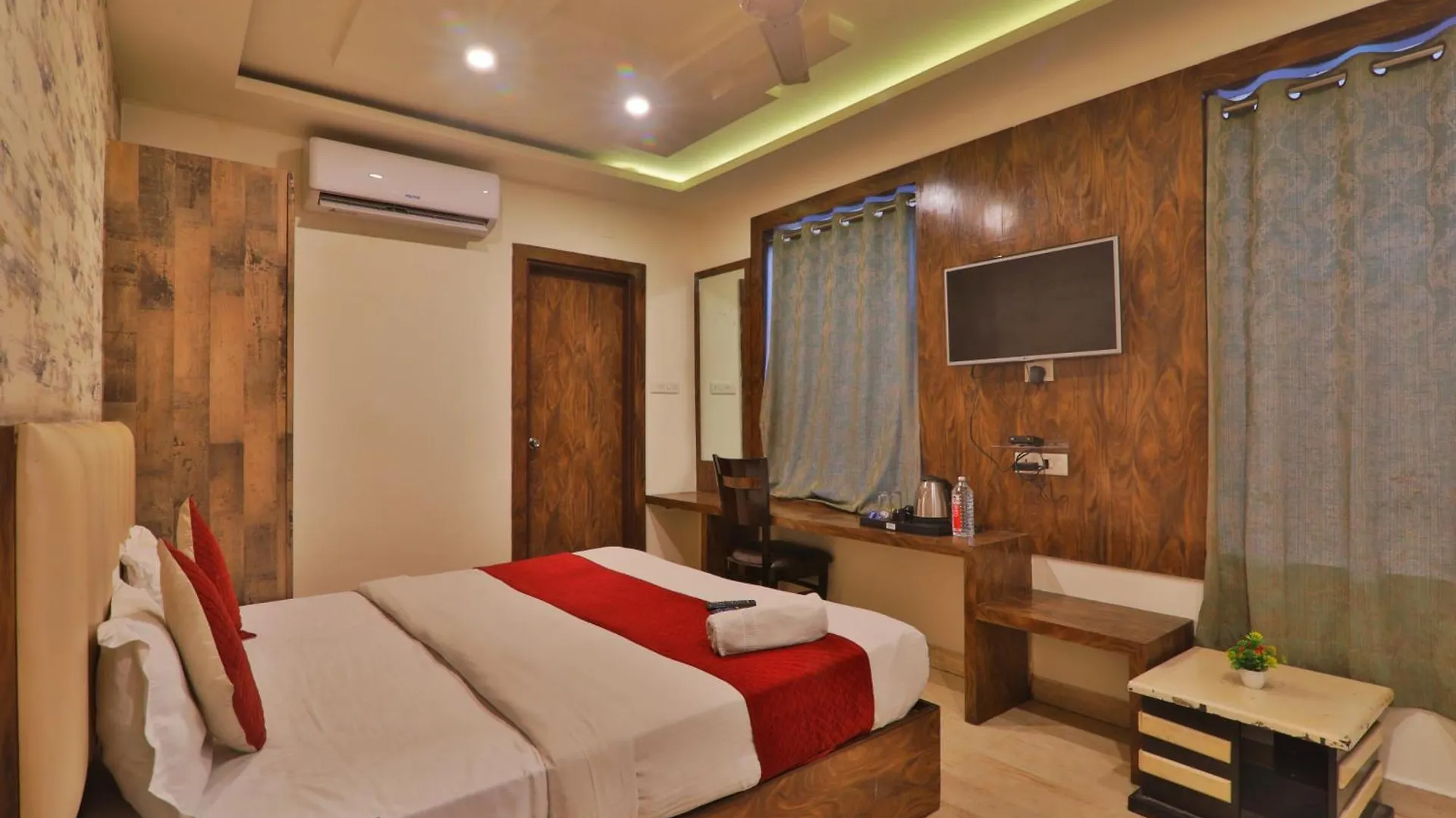 4Everstay By Janki Inn Most Luxury & Spacious Rooms Best Family Hotel In Varansi Варанаси
