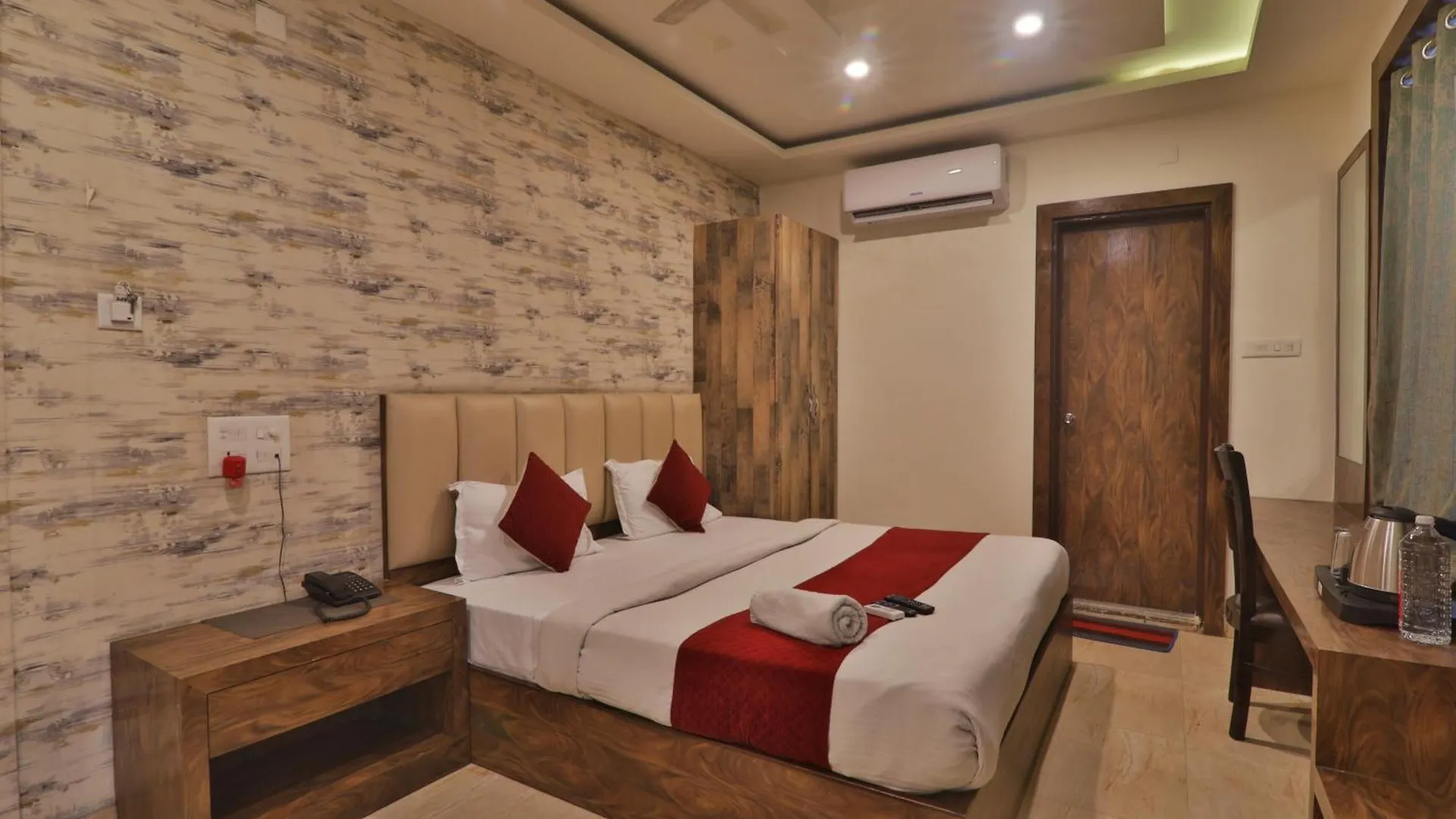4Everstay By Janki Inn Most Luxury & Spacious Rooms Best Family Hotel In Varansi Варанаси